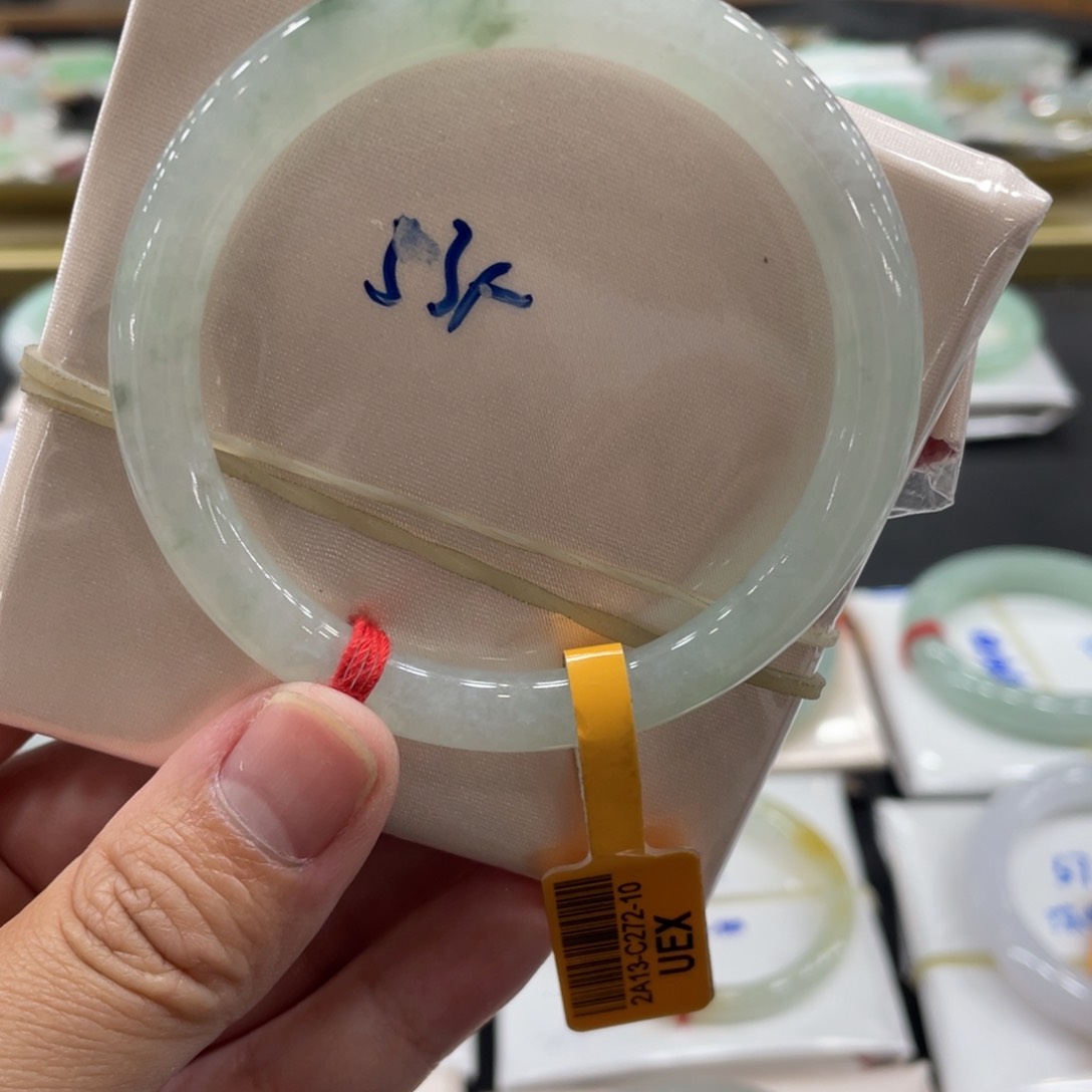翡翠手镯未镶嵌翡翠手镯圆条