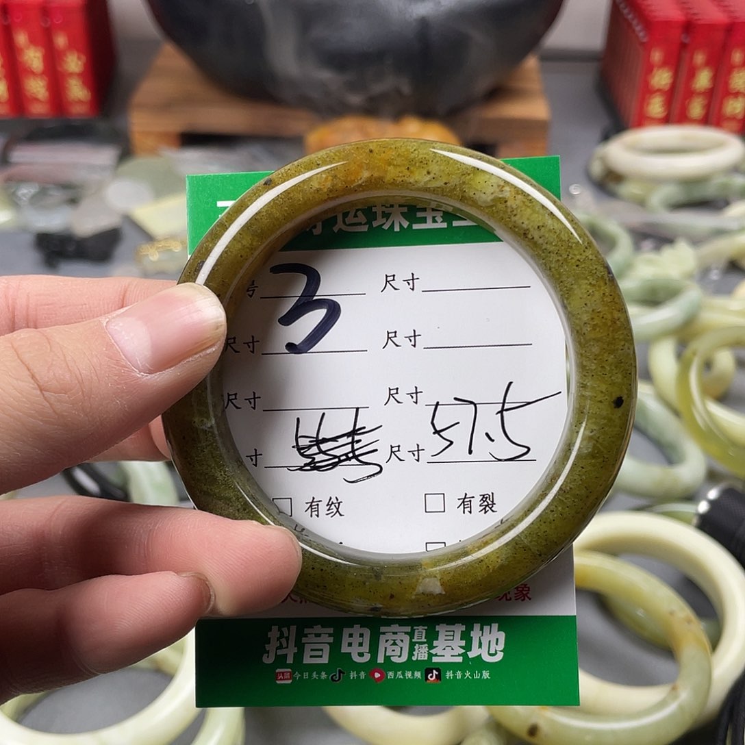 蛇纹石玉手镯未镶嵌