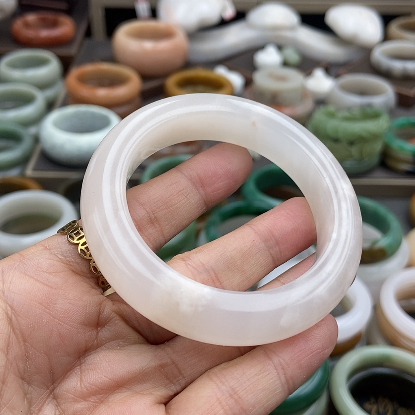 【闪购商品】石英质玉手镯52未镶嵌