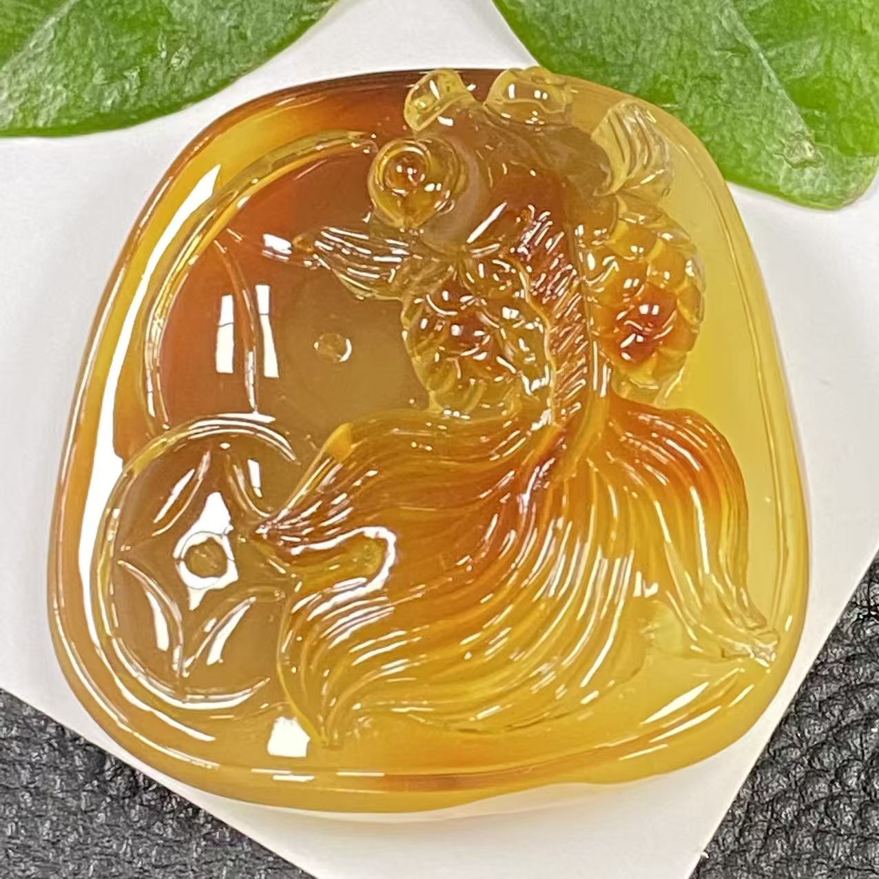 「戴琴珠宝」Q1220-蜜蜡雕刻件吊坠（多样性发其一）