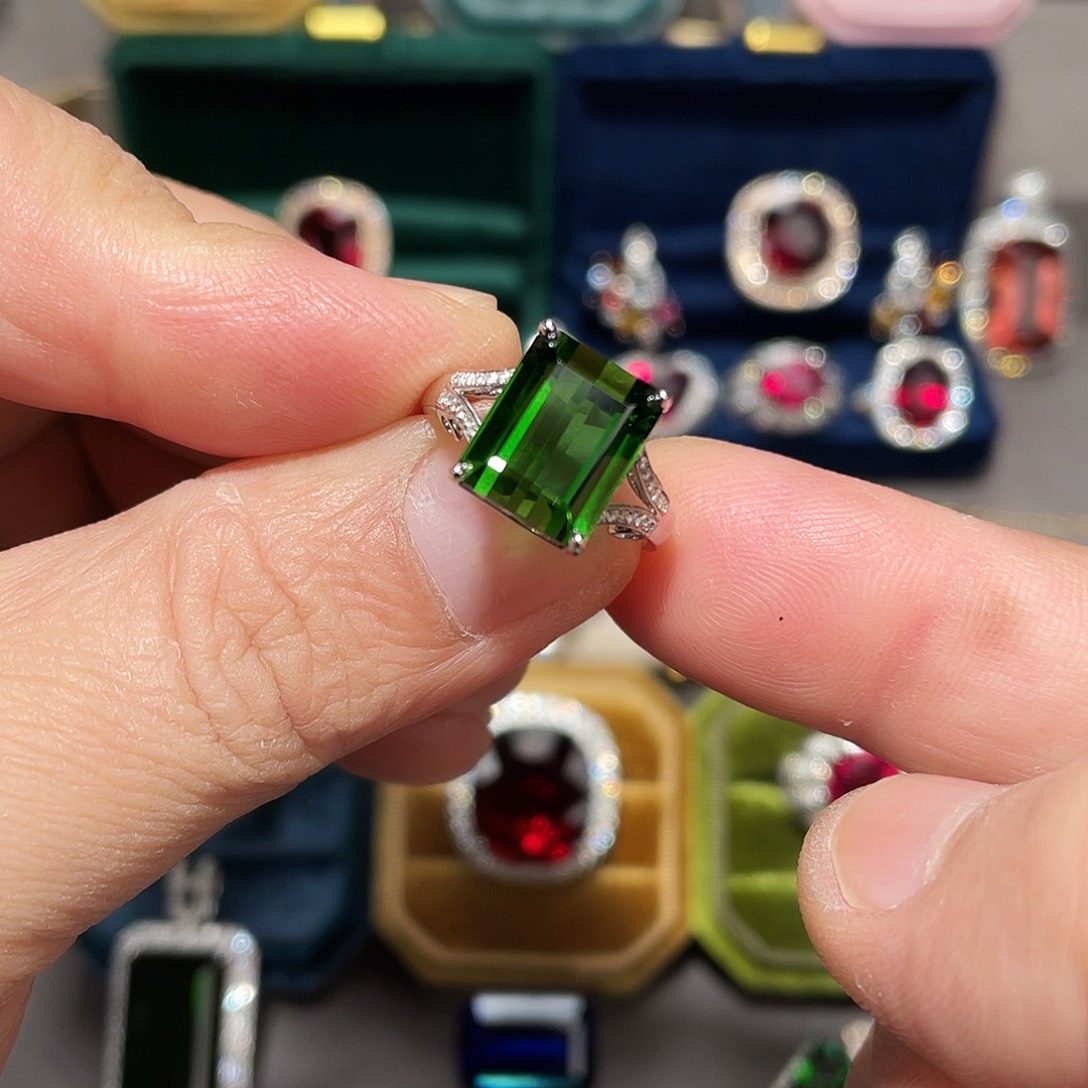18K金镶嵌戒指碧玺7.42ct
