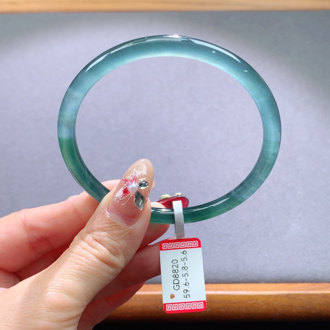 翡翠手镯未镶嵌天然翡翠手镯