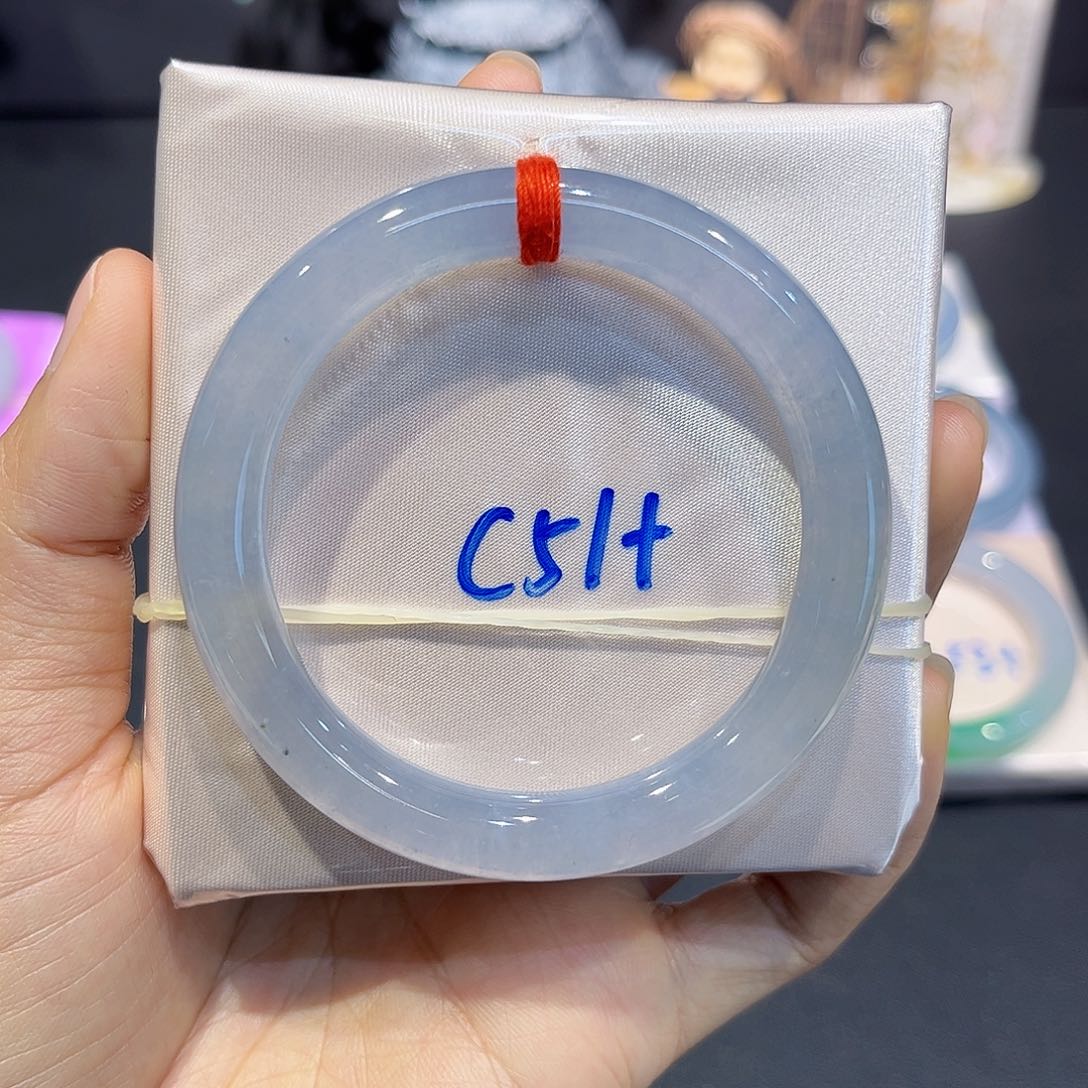 翡翠手镯未镶嵌翡翠手镯