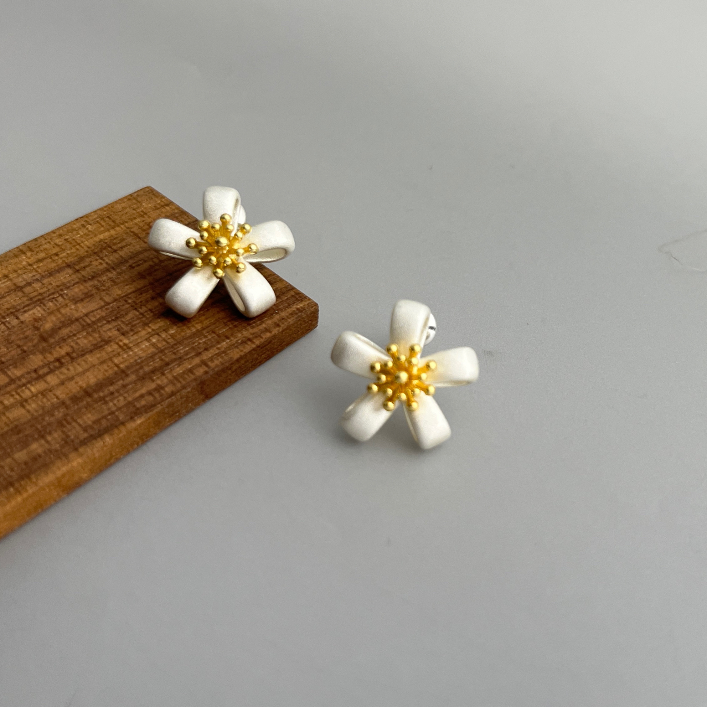 铜合金耳饰 韩系哑光花朵耳钉小众高级感法式复古风小花耳饰