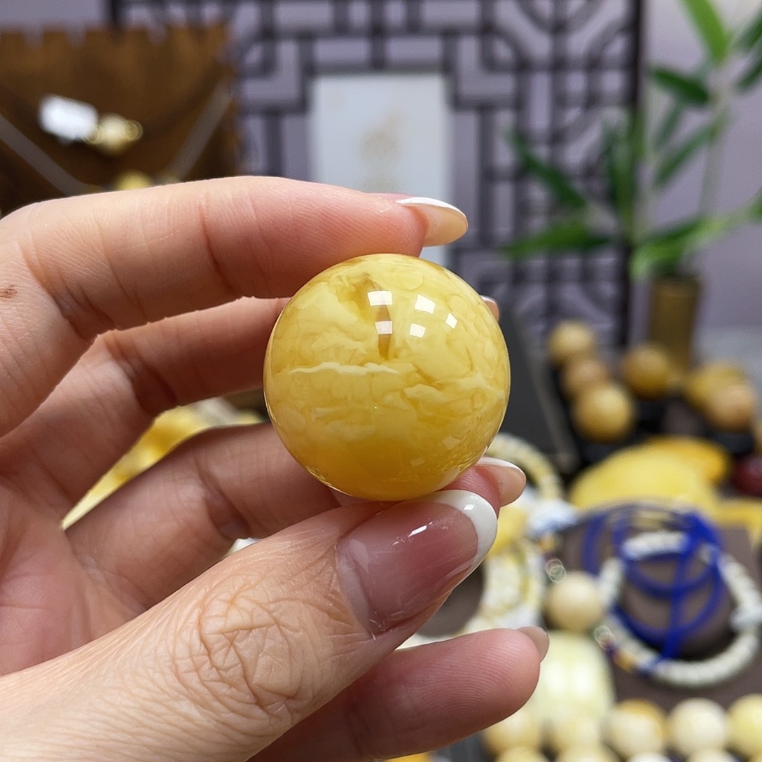 未镶嵌琥珀裸石有**回25.5mm瑕疵