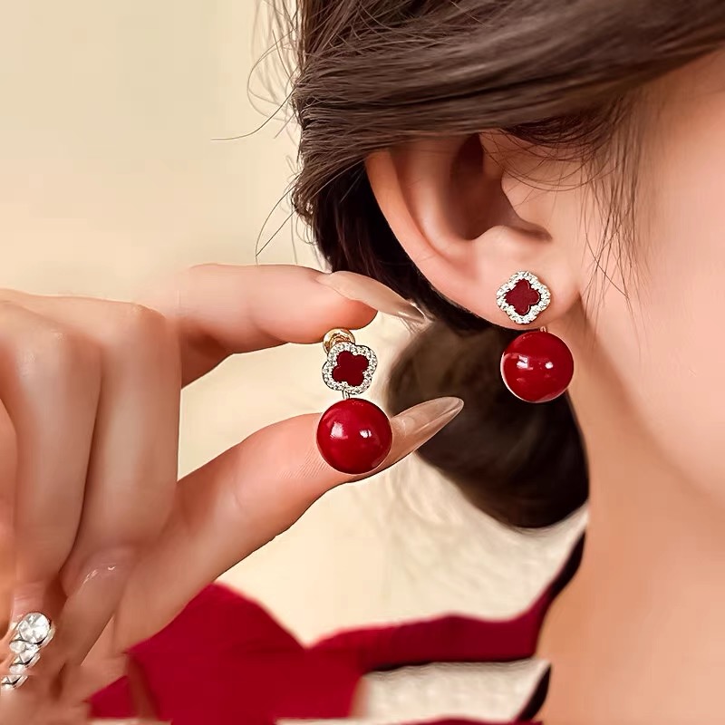 合金耳饰 2026年新款红色四叶花珠珠前后两戴耳环喜庆节日耳钉C20
