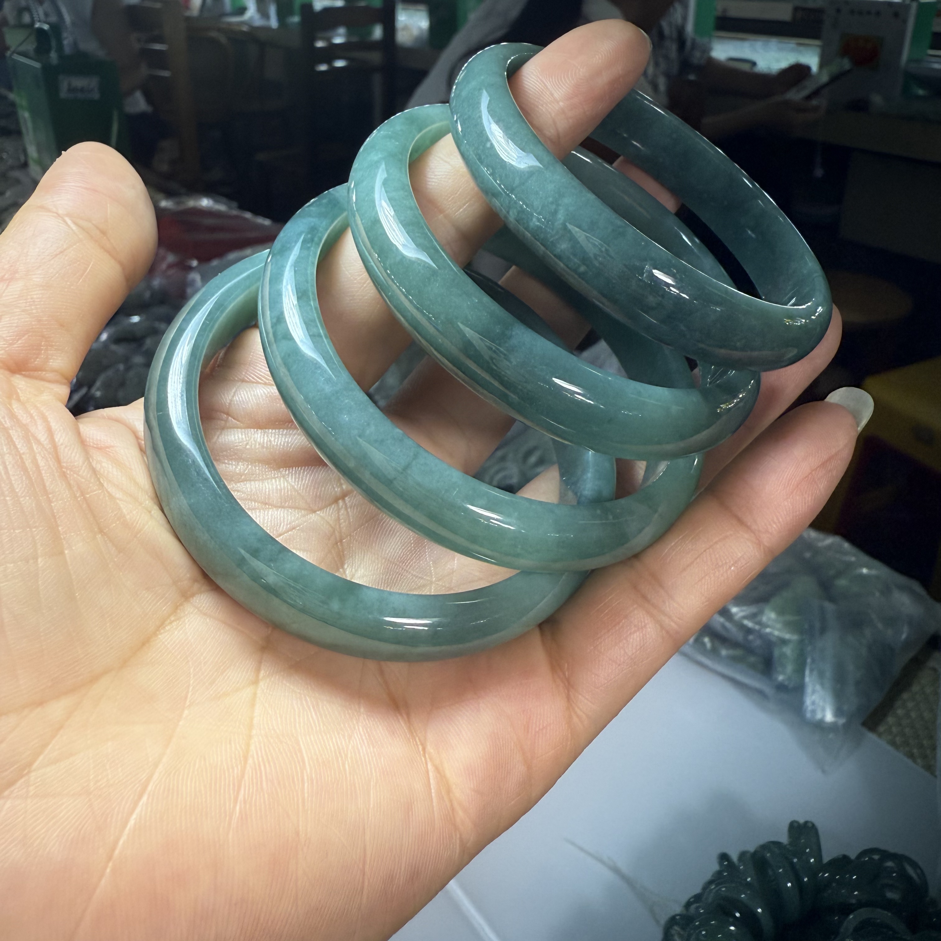 天然A货翡翠手镯--多样性发一
