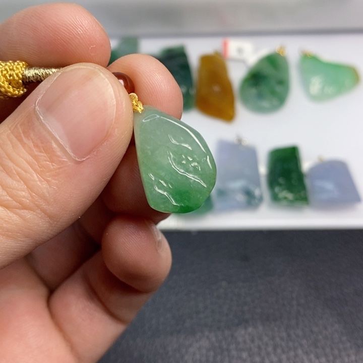 翡翠未镶嵌颈饰翡翠