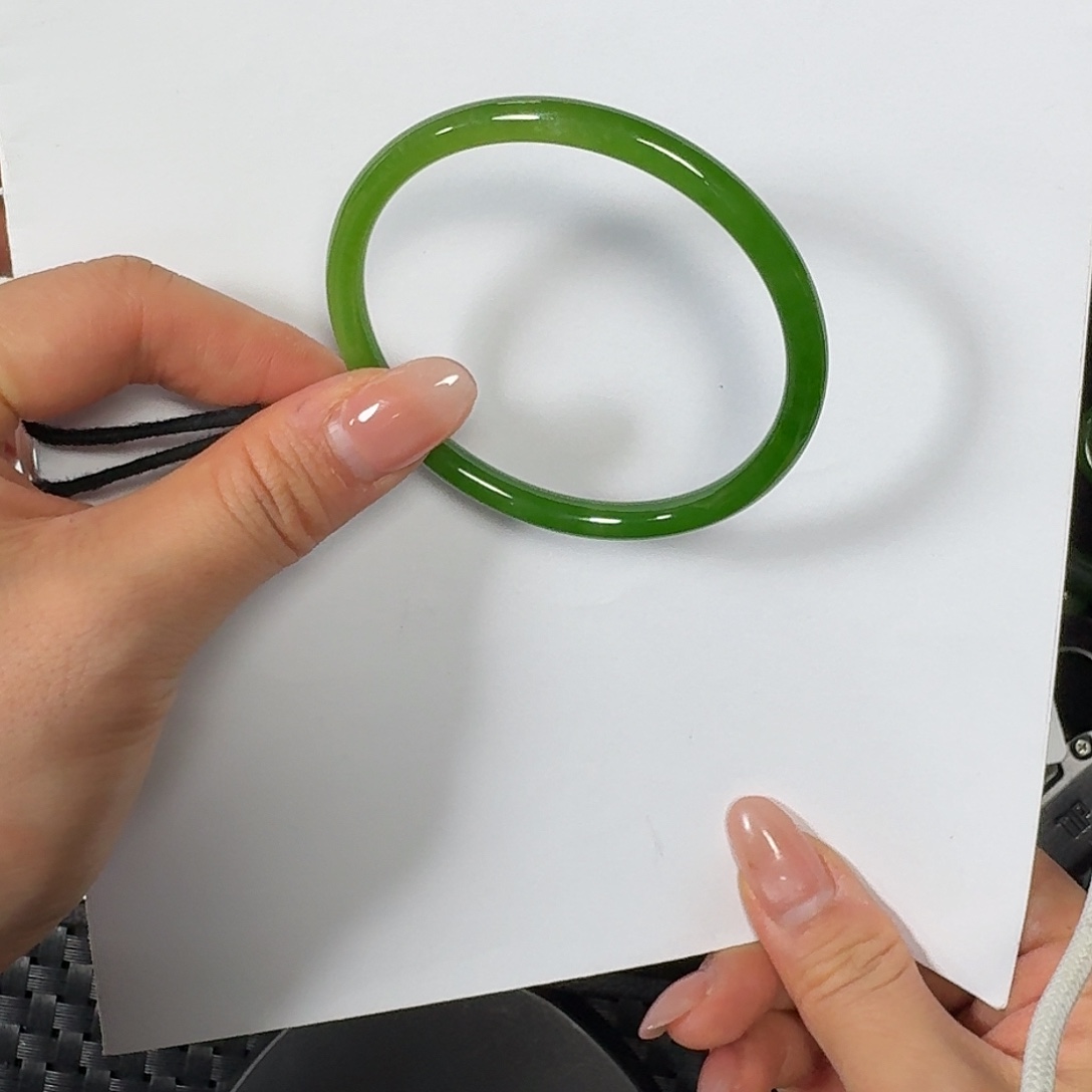 ****喵和田玉（碧玉）未镶嵌手镯55乌兰乌德苹果绿叮当镯