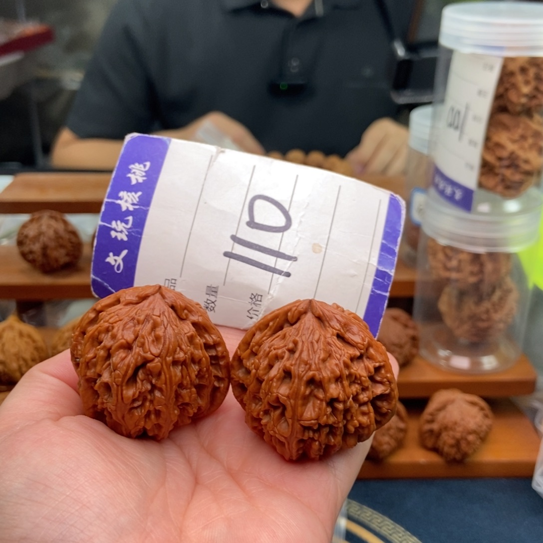 文玩核桃把件42三角白