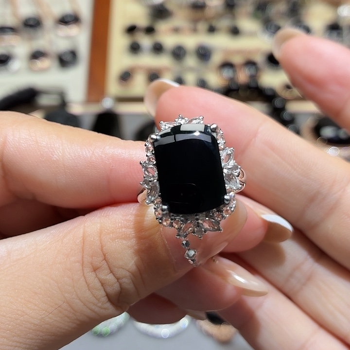 翡翠18K金镶嵌戒指