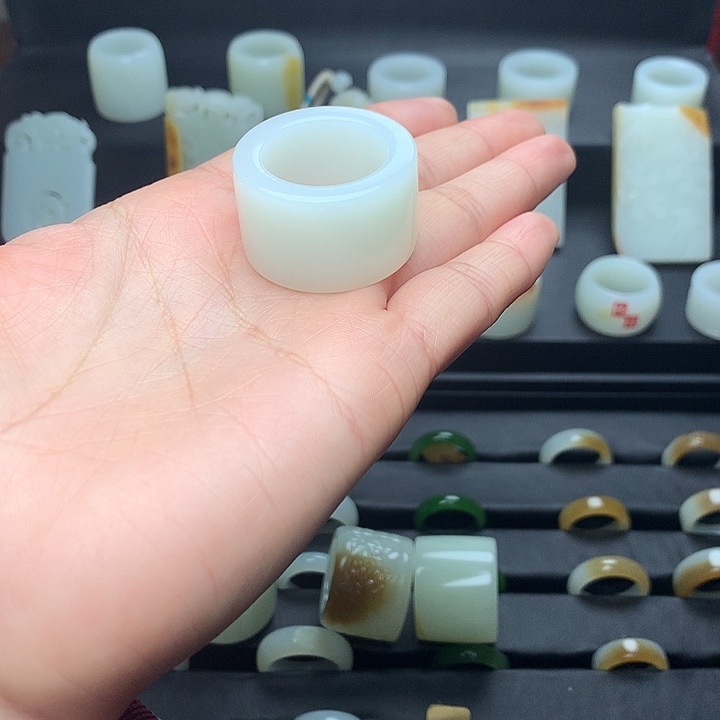 和田玉手链未镶嵌古**香