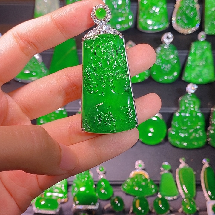 翡翠银S925镶嵌颈饰是