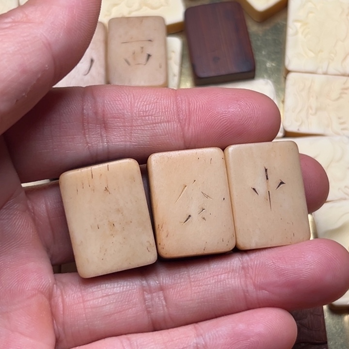 眼***子实心竹雕刻手把件