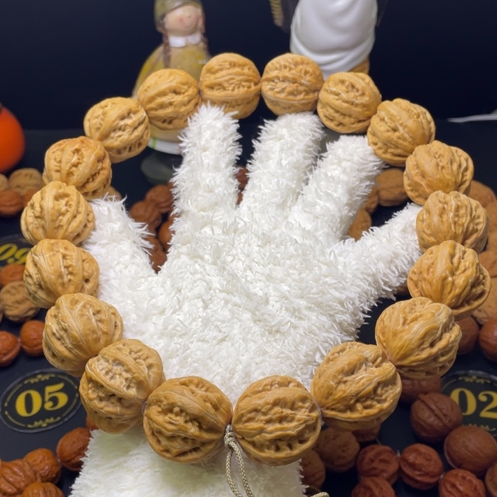 贝***亚文玩核桃手串大粗筋