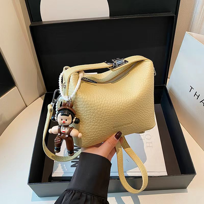 轻奢百搭高级感气质时尚斜挎女士包新品A92