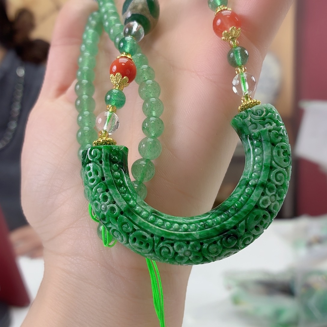 翡翠未镶嵌颈饰翡翠