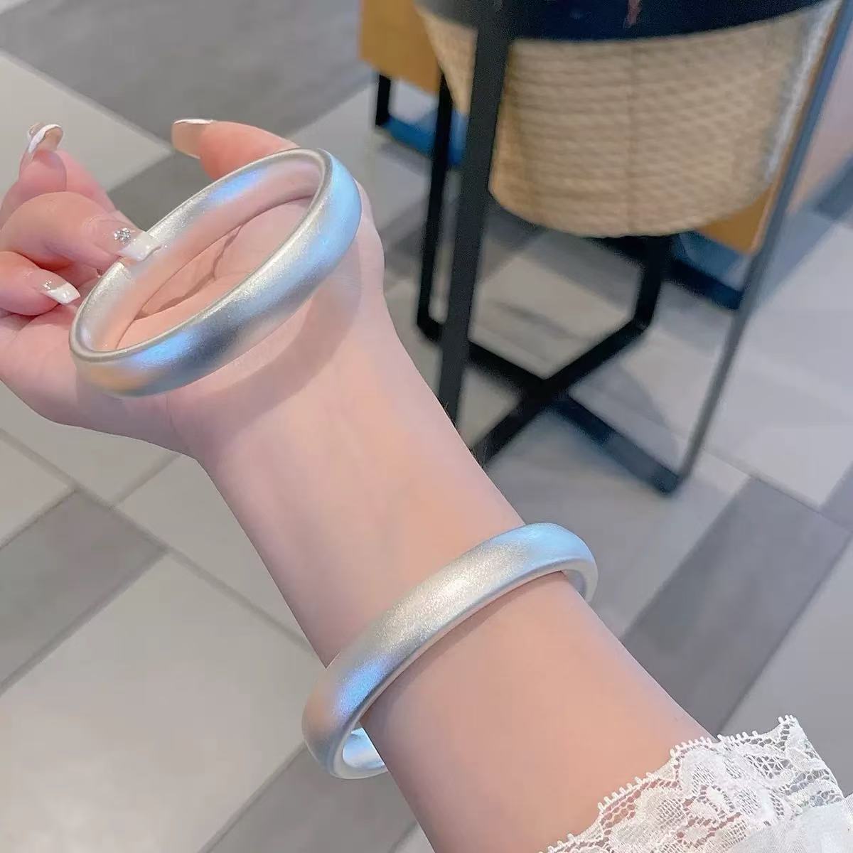 足银银制品 F97轮胎磨砂素圈手镯闭口款