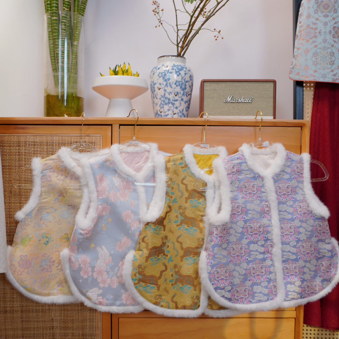 新年年服儿童宋锦毛毛可爱新中式蚕丝棉马甲背心