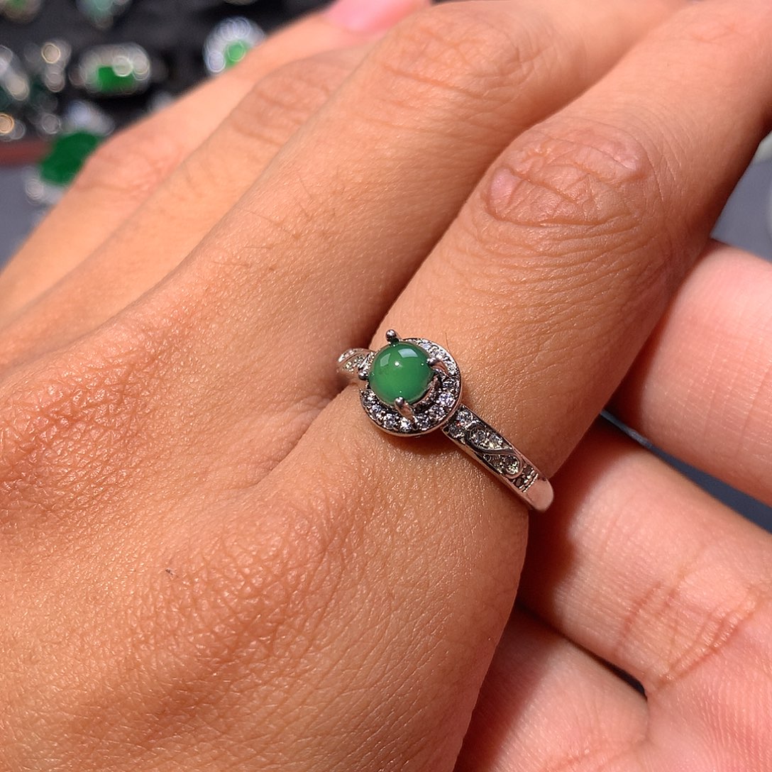 翡翠未镶嵌戒指戒指