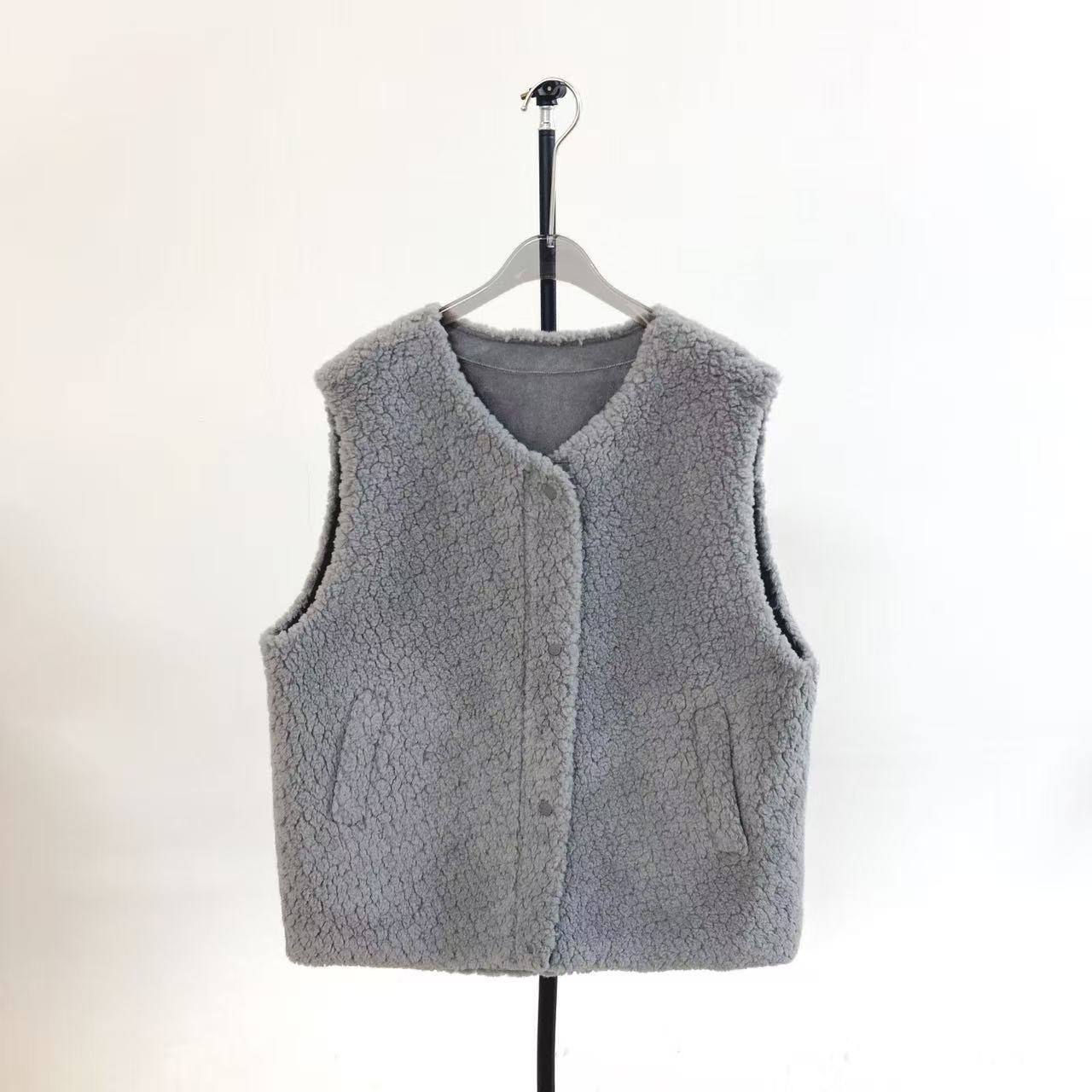 刘十六【映寒】秋冬新款时尚保暖百搭拉链款式圆领宽松毛马甲FY8326