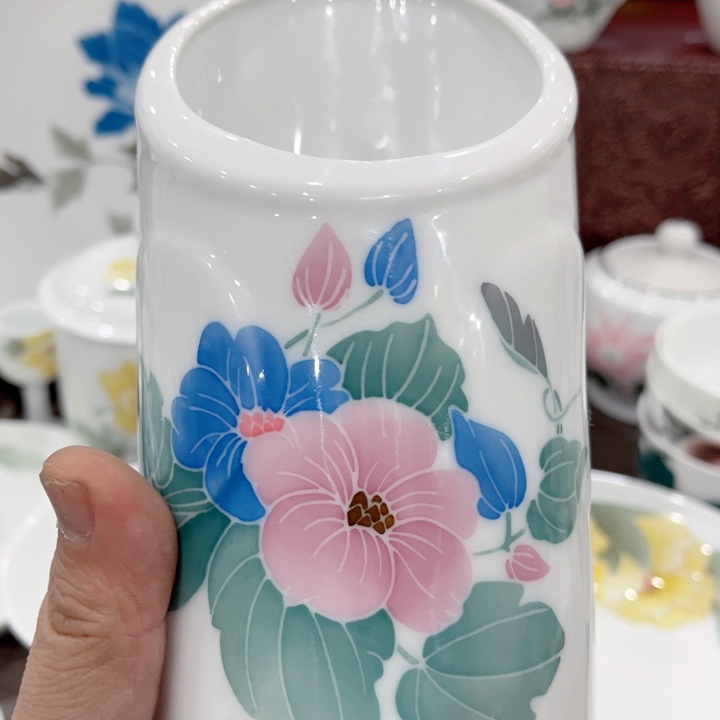 壶釉下五彩的瓷器和瓷器