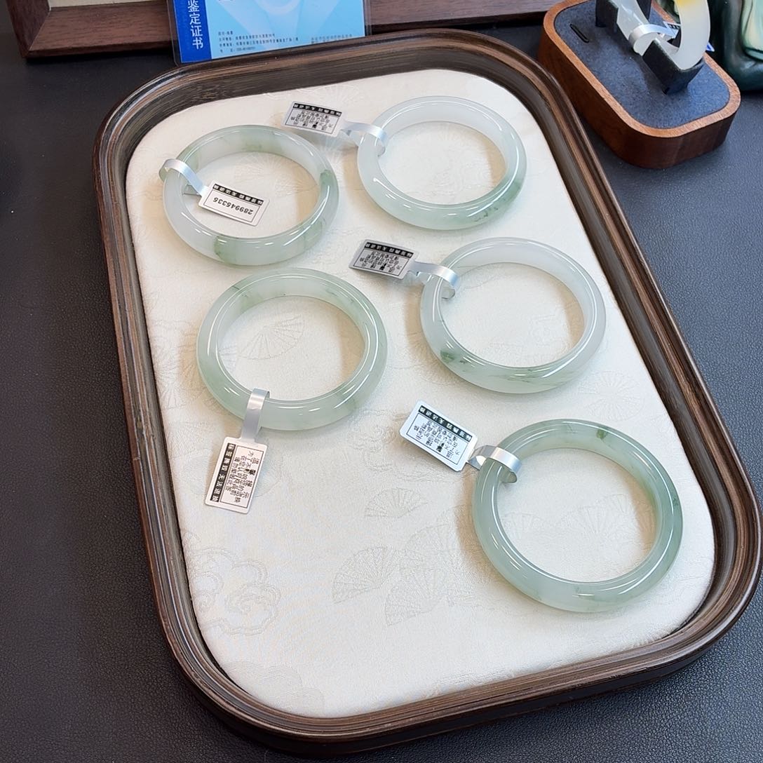 石英质玉未镶嵌手镯