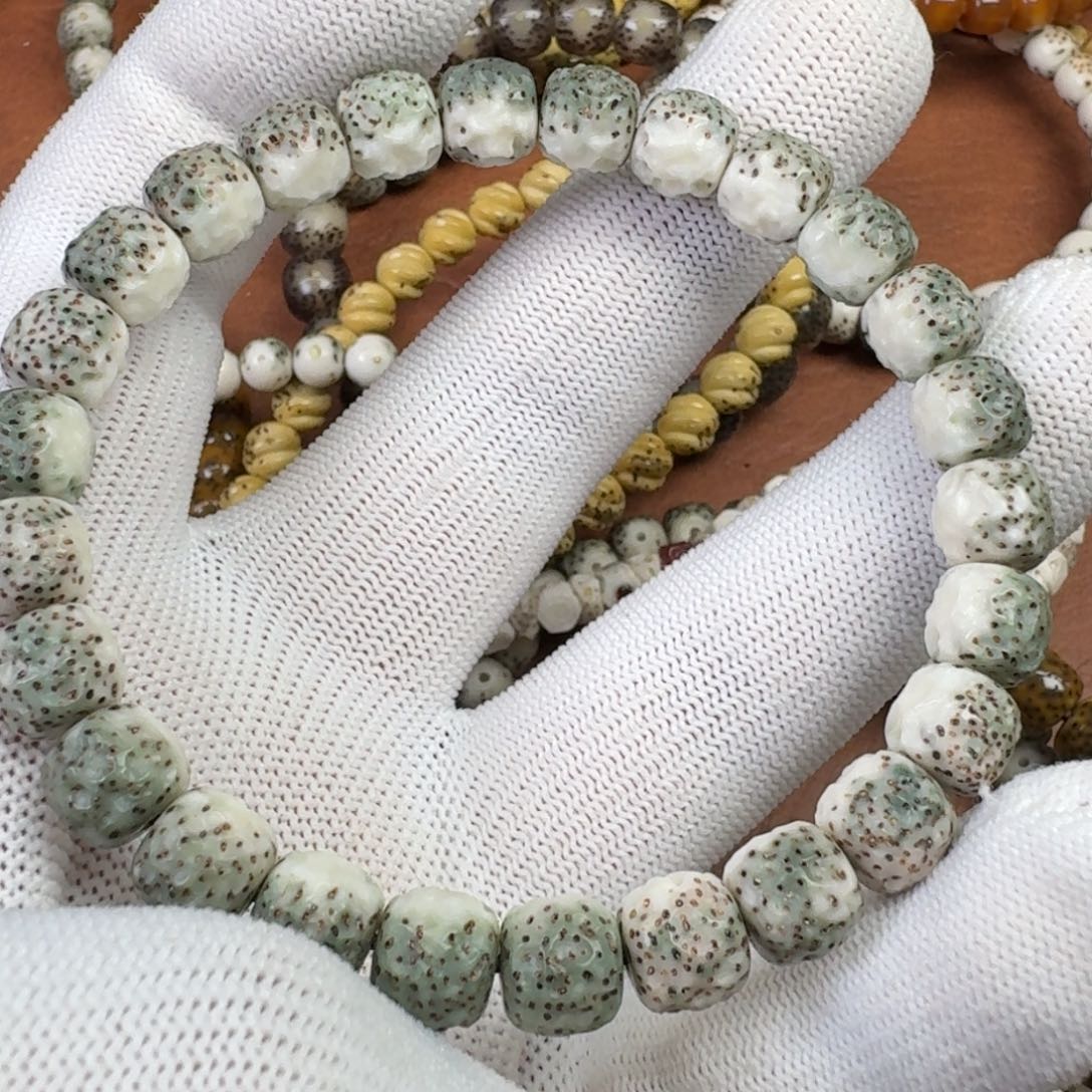 山***）吊坠星月菩提玉化绿背河豚筋肉无相