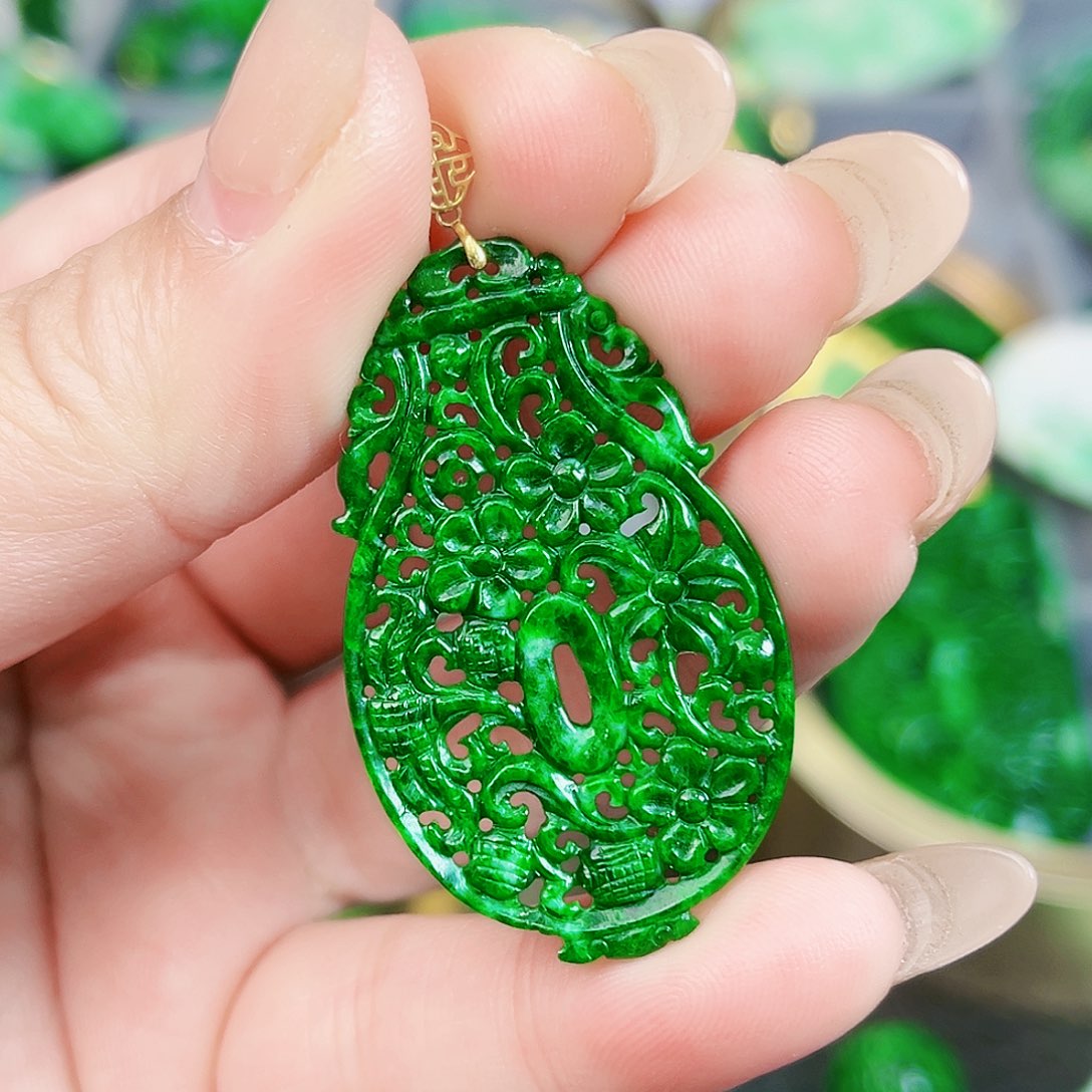 翡翠颈饰18K金镶嵌吊坠