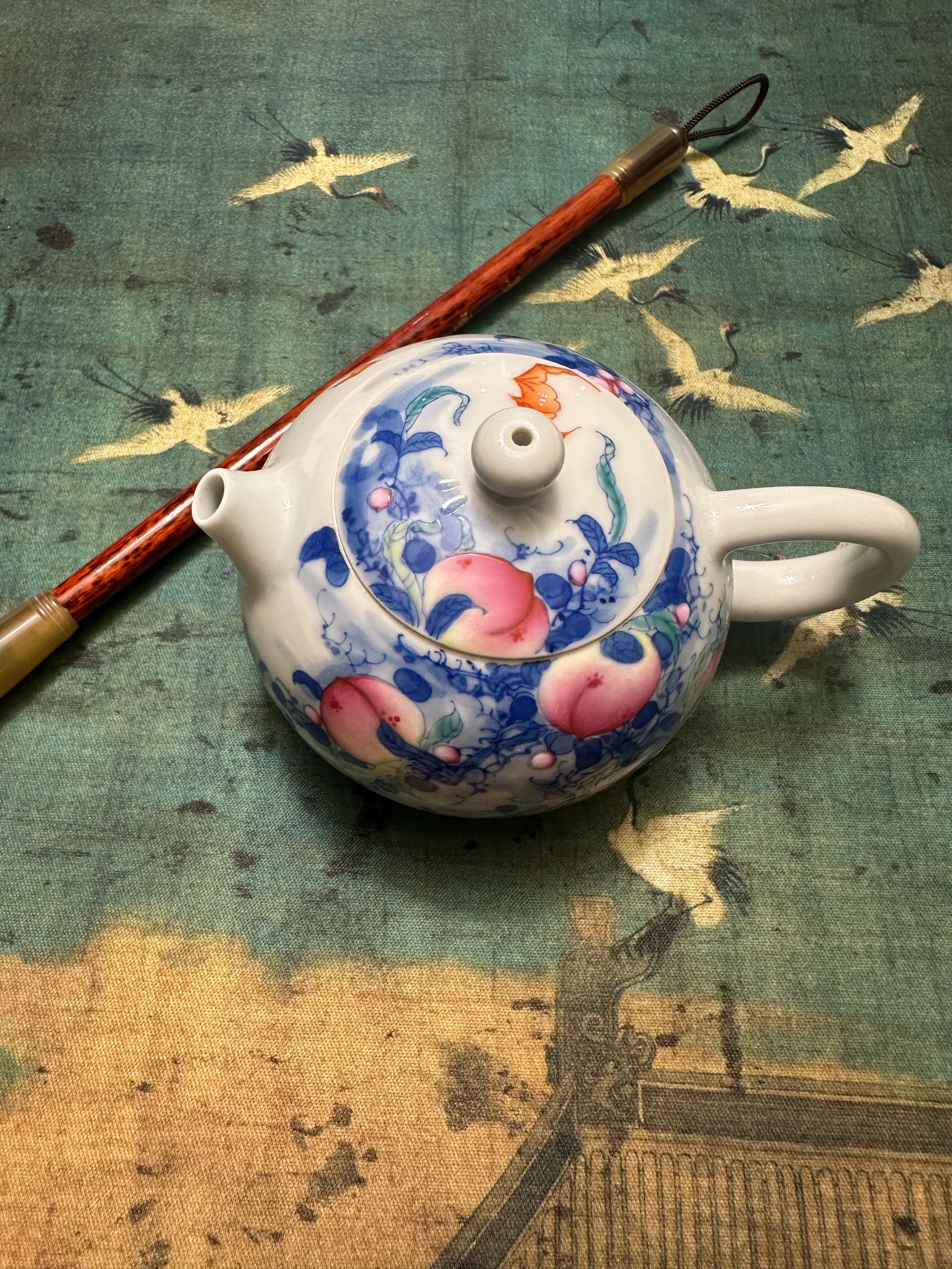 景德镇陶瓷斗彩桃子纯手工西施壶高档泡茶壶