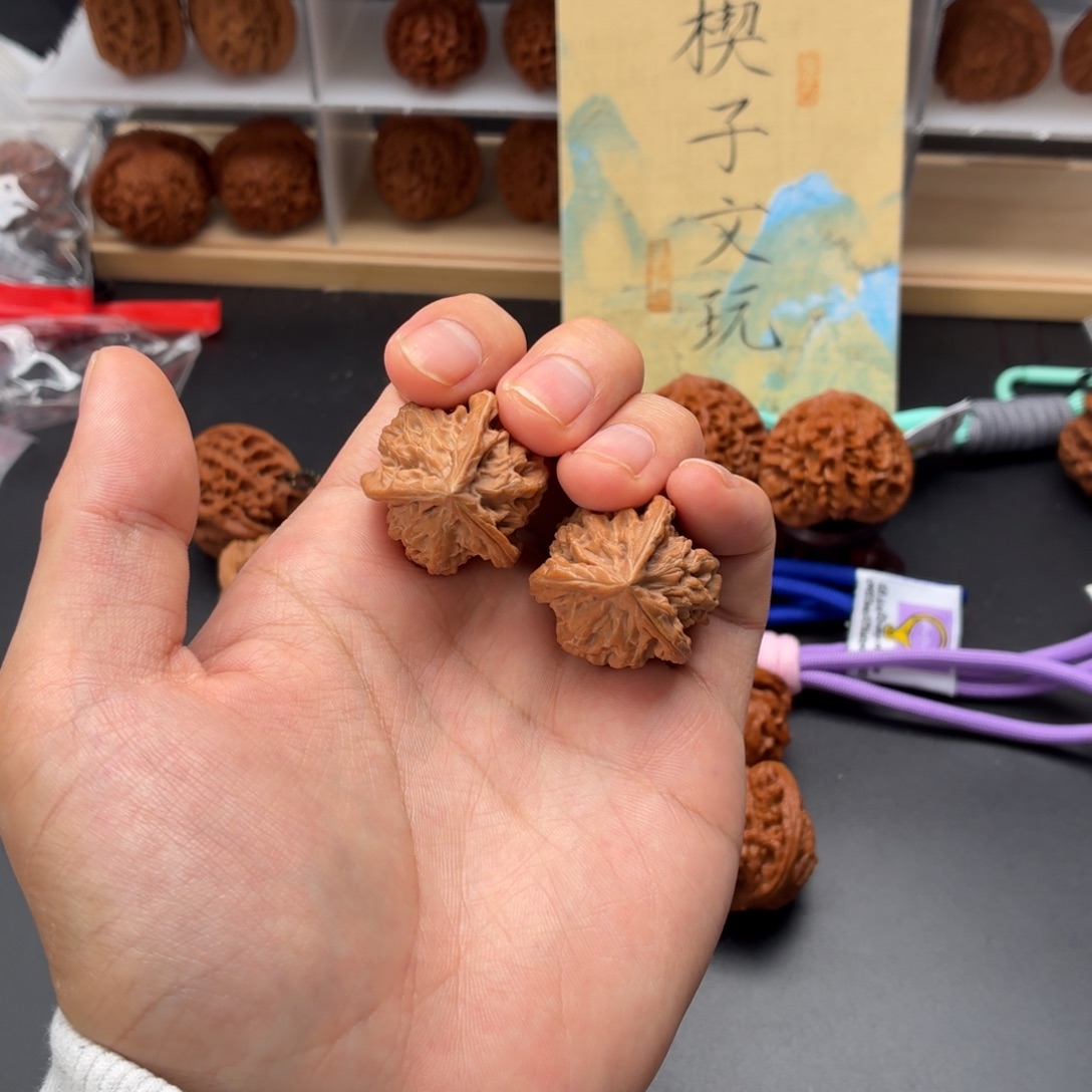 把件文玩核桃盘山三棱全品无修转圈28（今年之小）