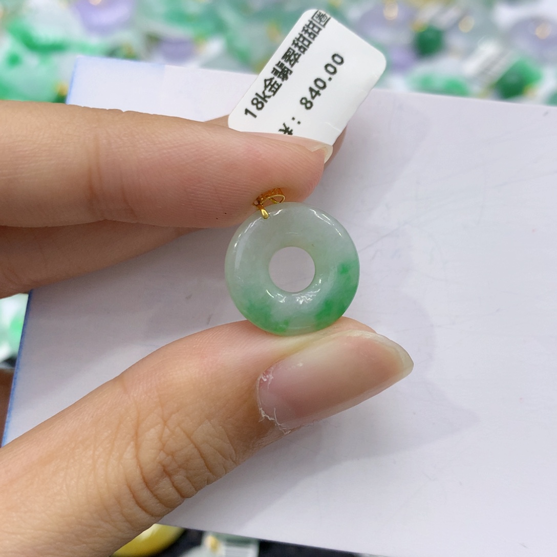 颈饰18K金镶嵌翡翠