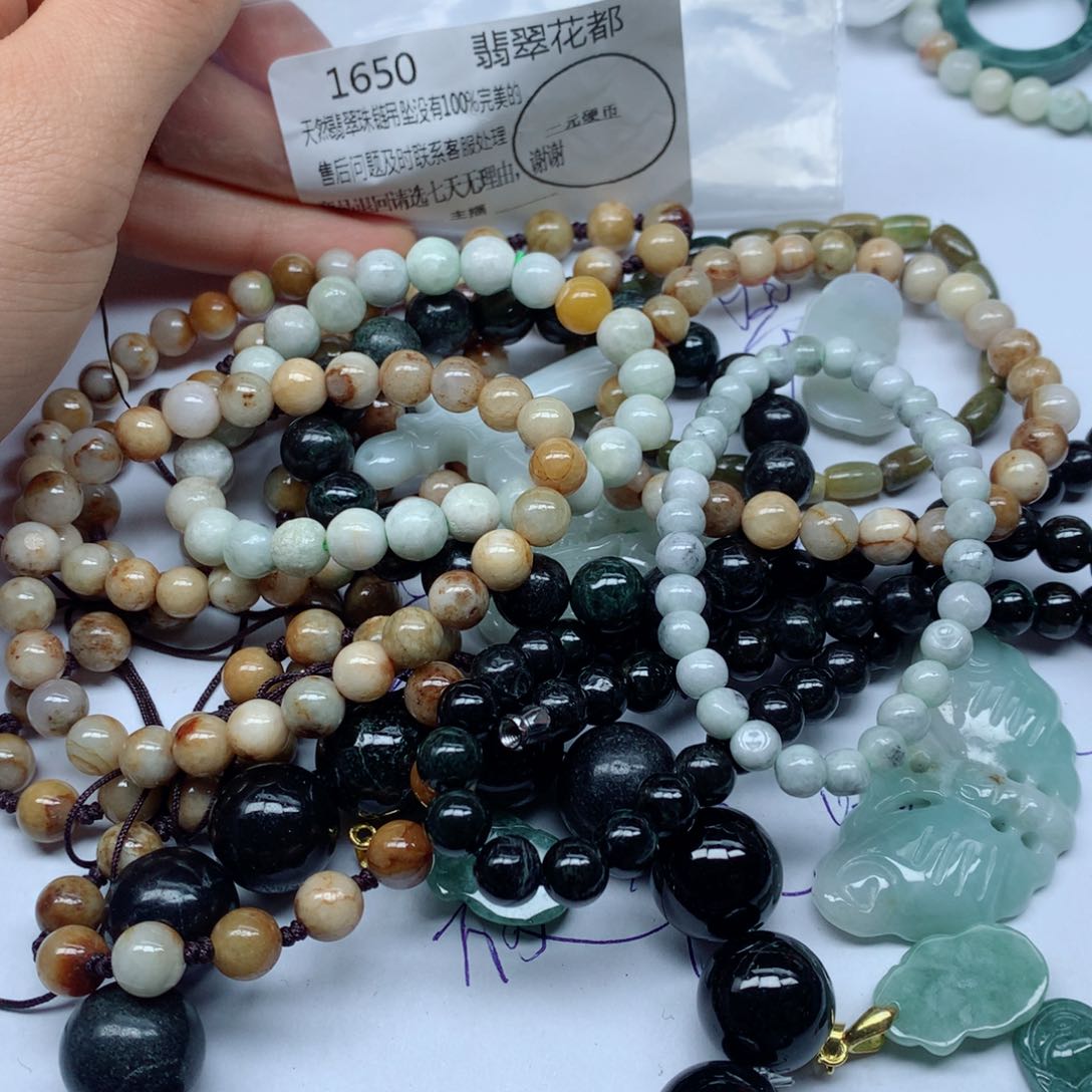 翡翠颈饰未镶嵌翡翠