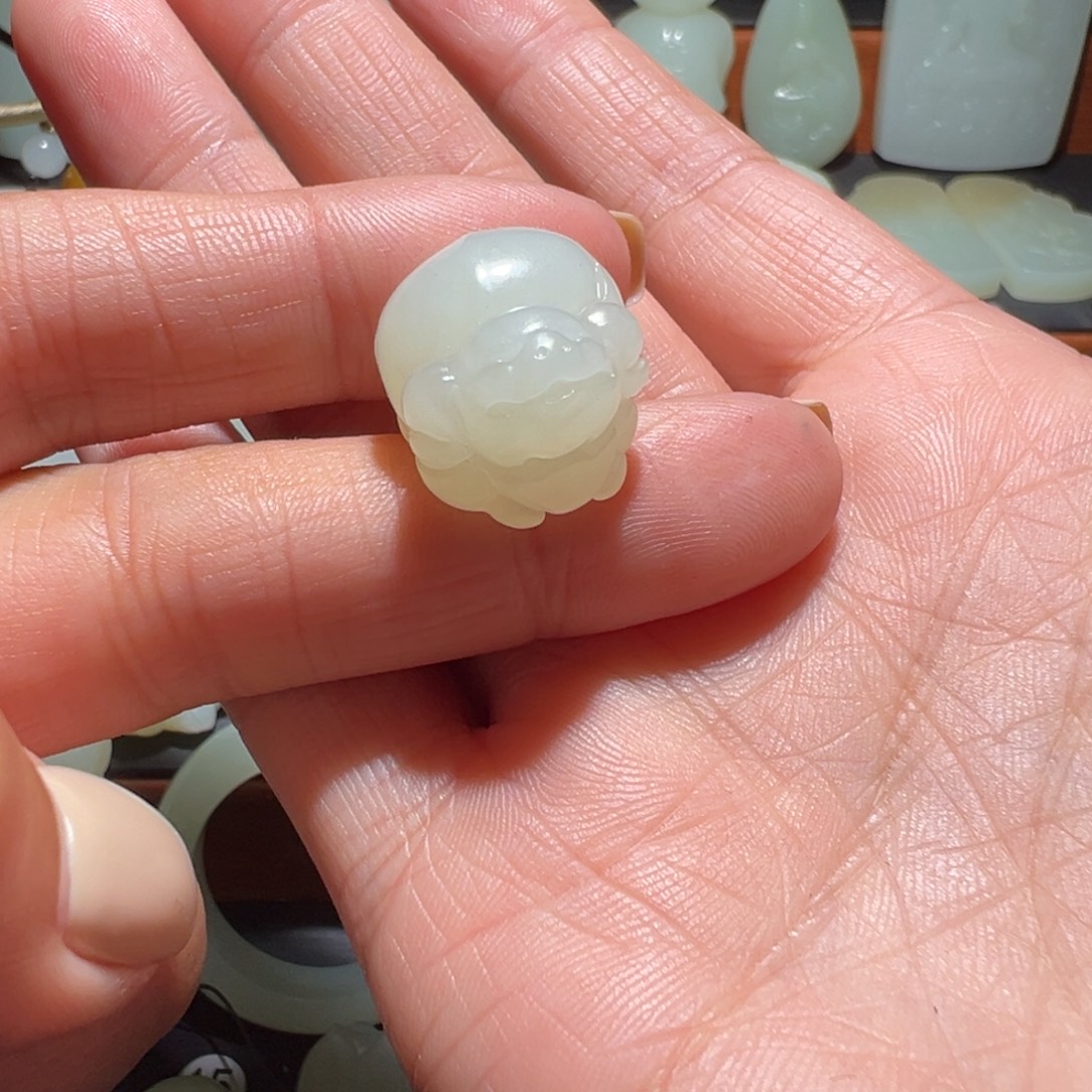 云***香和田玉未镶嵌颈饰