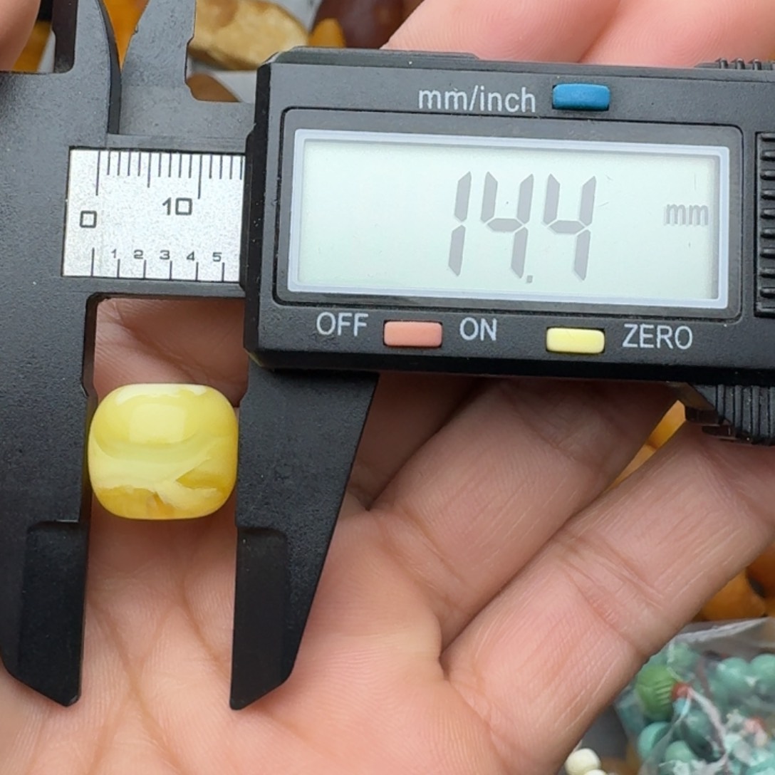 琥珀裸石未镶嵌天然蜜蜡老形珠