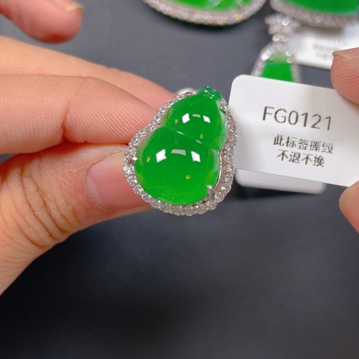 【闪购商品】颈饰银S925镶嵌翡翠小****玩翡翠