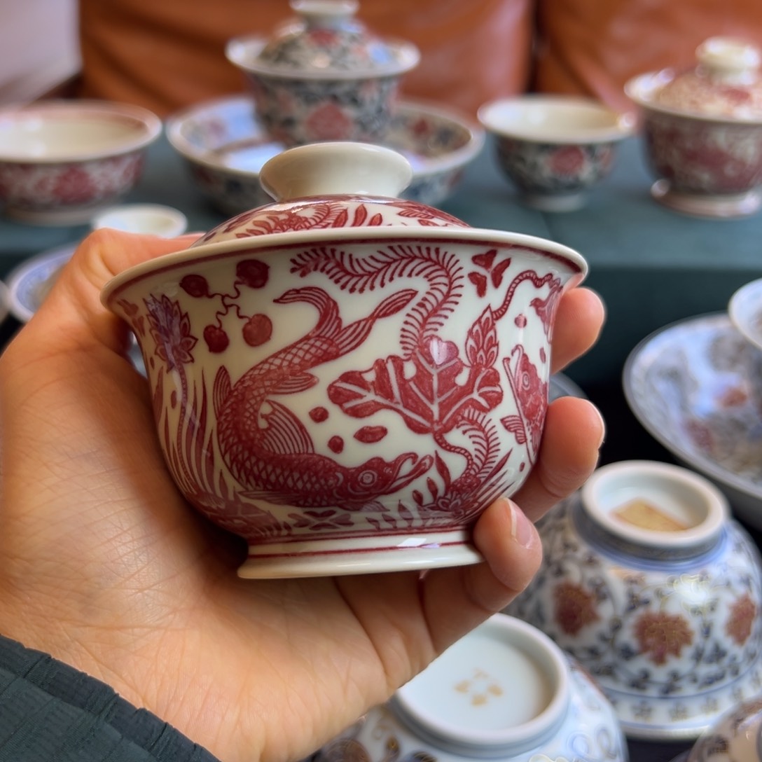 H正绎堂全红鱼藻纹盖碗