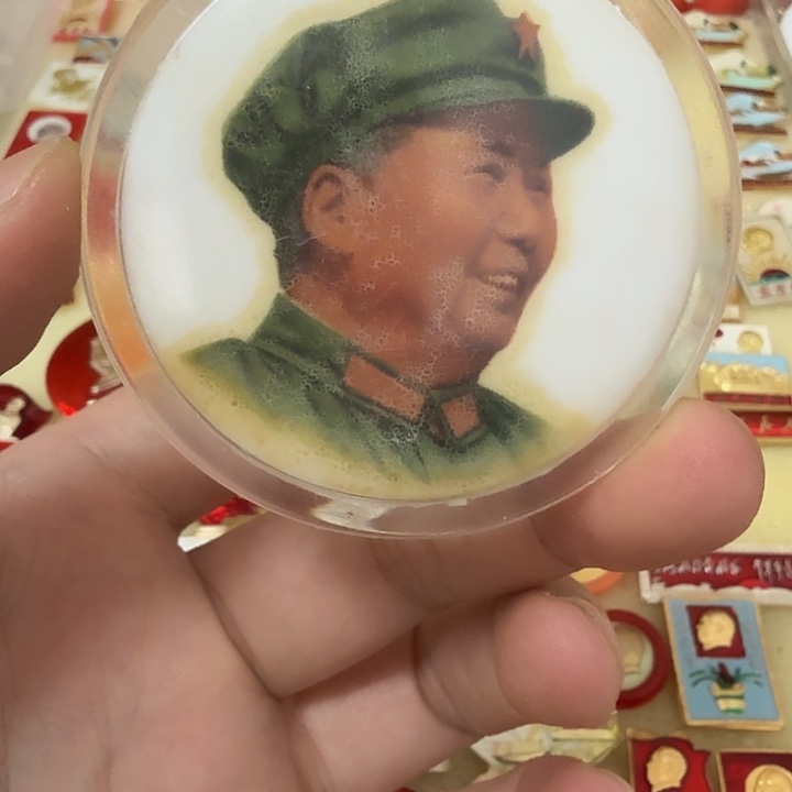 萬***」铝毛爷爷像章，万岁