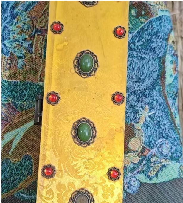 饰品黄条摆件工艺品