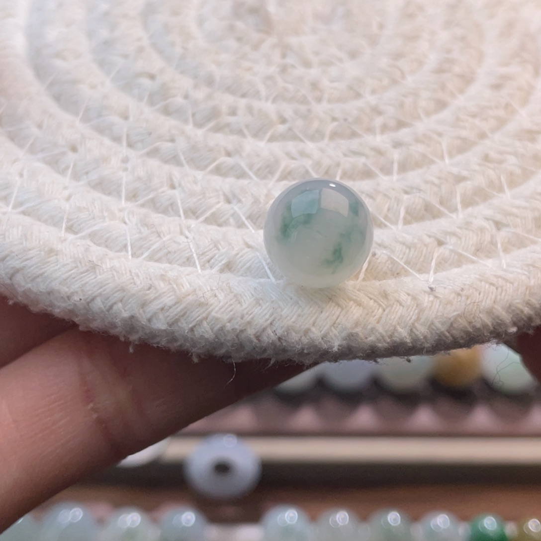 翡翠散珠特色飘花圆珠10.6mm