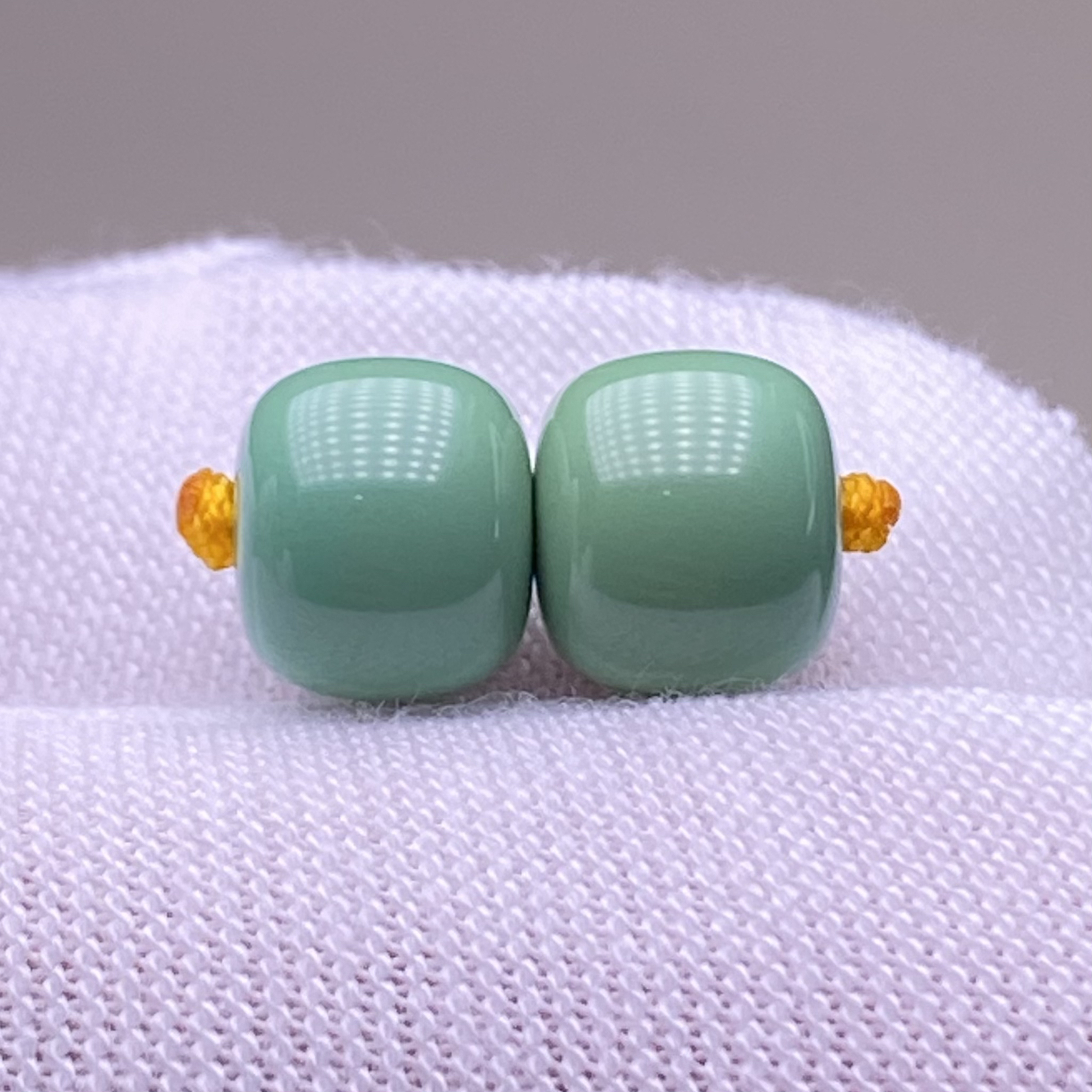 绿松石老型对珠腰珠8x7mm高瓷绿玻璃瓷全品干净盘玩老油绿1.53克