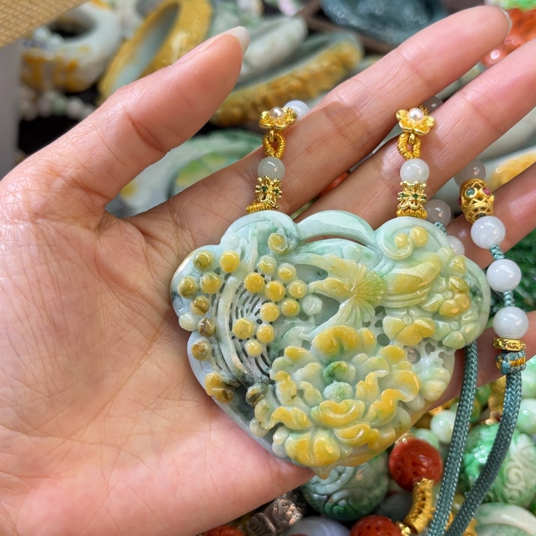 翡翠颈饰未镶嵌待编款