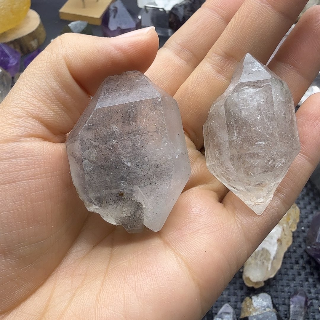 石材闪灵水晶一对