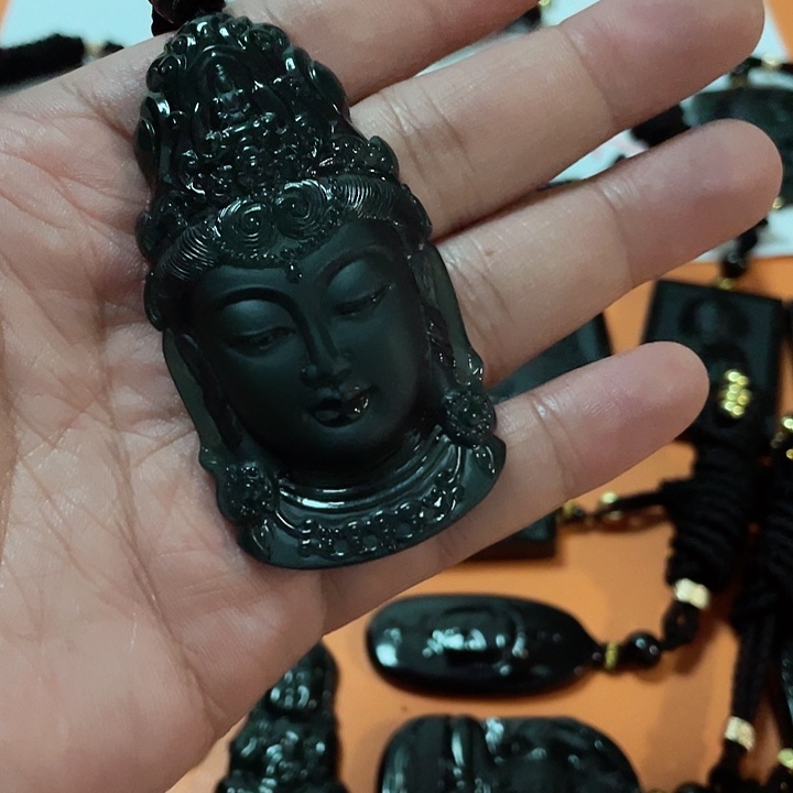 翡翠颈饰未镶嵌董**心