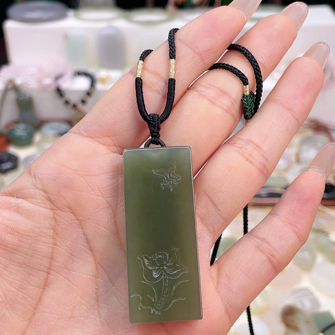 【闪购商品】和田玉吊坠(赠链)未镶嵌