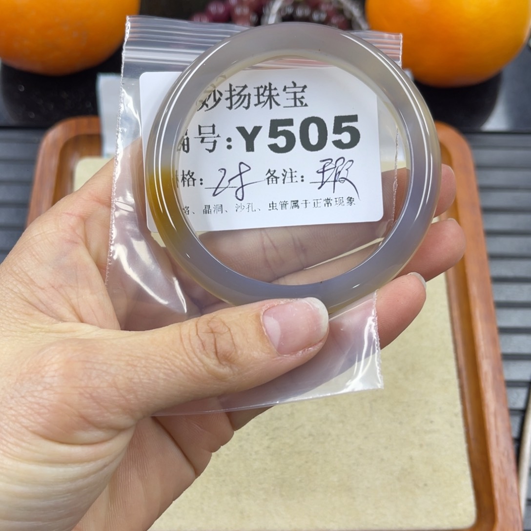 硅化珊瑚（珊瑚玉）默认微瑕未镶嵌猪**?