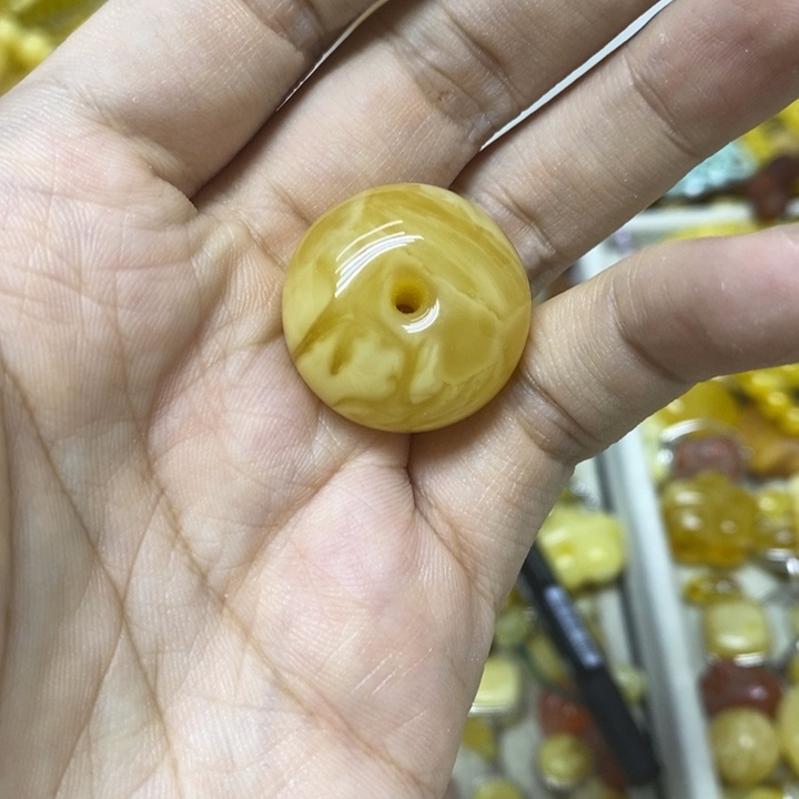 蜜蜡未镶嵌裸石吊坠