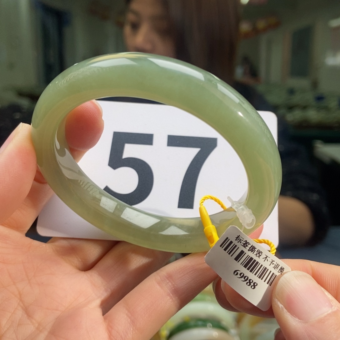 和田玉手镯未镶嵌纹