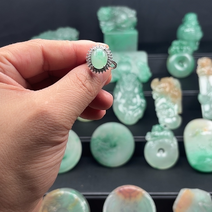 石英质玉（非洲翠）合金颈饰