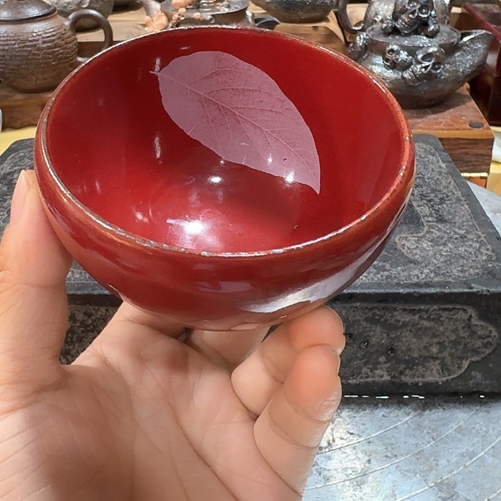 主人杯一个，瓷。。品茗